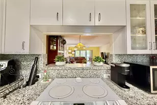 318 Lakeview Dr, Weston, FL 33326 - Photo 5