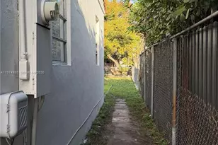 345 SW 49th Ave, Miami, FL 33134 - Photo 25