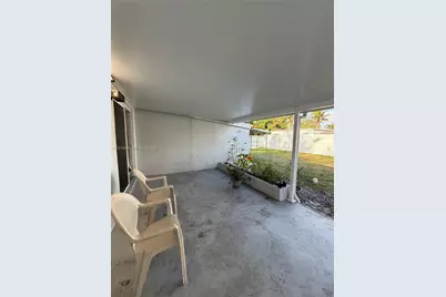 2655 Island Dr, Miramar, FL 33023 - Photo 9