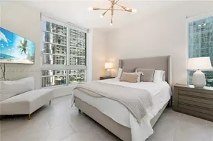 300 S Biscayne Blvd, Miami, FL 33131 - Photo 13