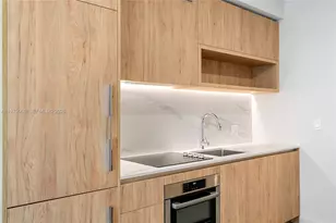 11 NE 6th St, Miami, FL 33132 - Photo 9