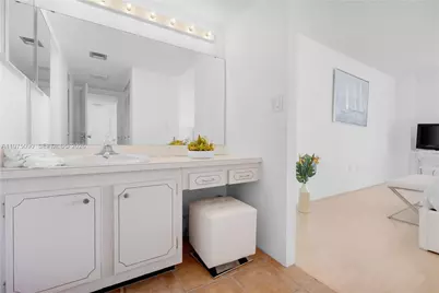 3625 N Country Club Dr #1401, Aventura, FL 33180 - Photo 27
