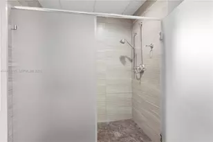 3625 N Country Club Dr, Aventura, FL 33180 - Photo 41