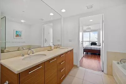 50 Biscayne Blvd #2111, Miami, FL 33132 - Photo 17