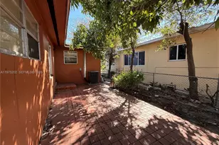 313 NE 57th St, Miami, FL 33137 - Photo 13