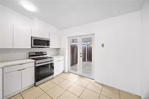 7570 NW 173rd Ln, Hialeah, FL 33015 - Photo 15