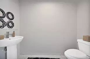 2535 NE 193rd St, Miami, FL 33180 - Photo 19