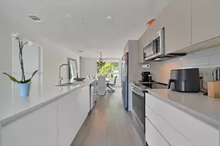 2535 NE 193rd St, Miami, FL 33180 - Photo 5