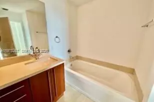 79 SW 12th St, Miami, FL 33130 - Photo 7