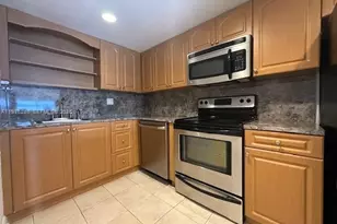 9373 Fontainebleau Blvd, Miami, FL 33172 - Photo 5