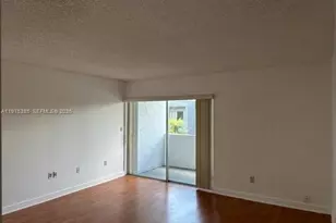 9373 Fontainebleau Blvd, Miami, FL 33172 - Photo 13