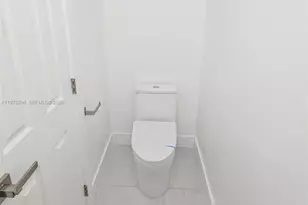 17911 NW 68th Ave, Hialeah, FL 33015 - Photo 9