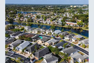 216 W Riverbend Dr, Sunrise, FL 33326 - Photo 27
