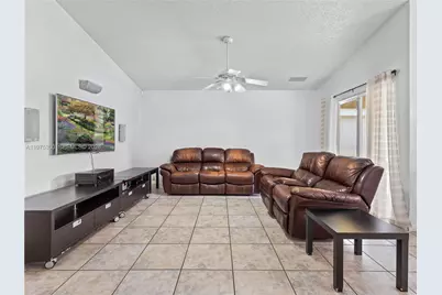 216 W Riverbend Dr, Sunrise, FL 33326 - Photo 9