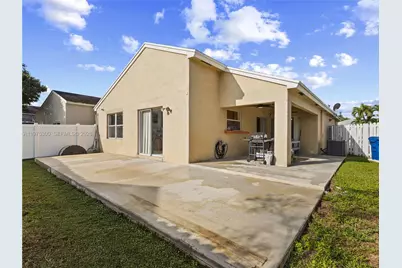 216 W Riverbend Dr, Sunrise, FL 33326 - Photo 23