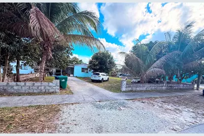 1086 NW 101st St, Miami, FL 33150 - Photo 3