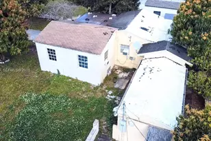 1086 NW 101st St, Miami, FL 33150 - Photo 7