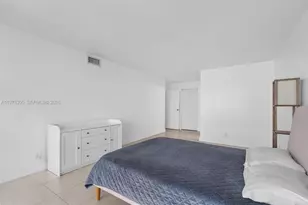 1000 Parkview Dr, Hallandale Beach, FL 33009 - Photo 15