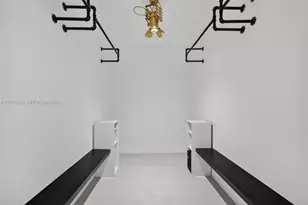 877 NE 195th St, Miami, FL 33179 - Photo 21