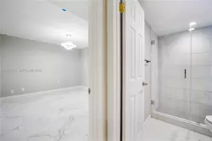 10000 NW 80th Ct, Hialeah Gardens, FL 33016 - Photo 5