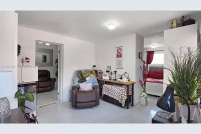 1461 E 7th Ct, Hialeah, FL 33010 - Photo 15