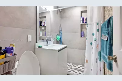 1461 E 7th Ct, Hialeah, FL 33010 - Photo 11