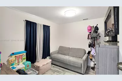 1461 E 7th Ct, Hialeah, FL 33010 - Photo 23