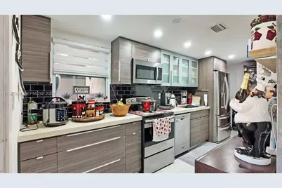 1461 E 7th Ct, Hialeah, FL 33010 - Photo 19