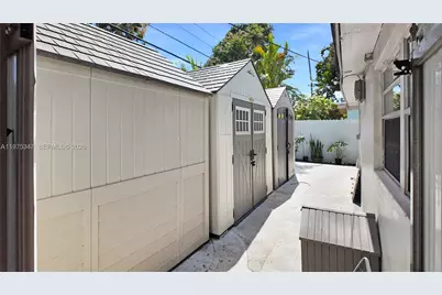 1461 E 7th Ct, Hialeah, FL 33010 - Photo 35