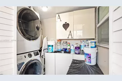 1461 E 7th Ct, Hialeah, FL 33010 - Photo 31