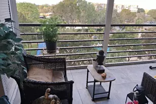 1000 St Charles Pl, Pembroke Pines, FL 33026 - Photo 23