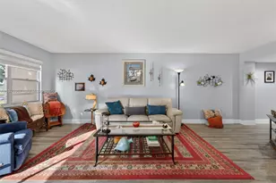 12750 SW 4th Ct, Pembroke Pines, FL 33027 - Photo 9