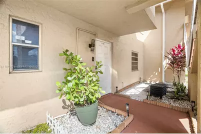 879 Twin Lakes Dr #1-B, Coral Springs, FL 33071 - Photo 3