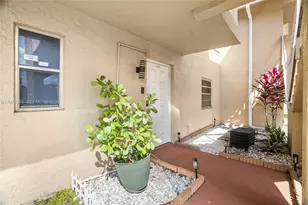 879 Twin Lakes Dr, Coral Springs, FL 33071 - Photo 3