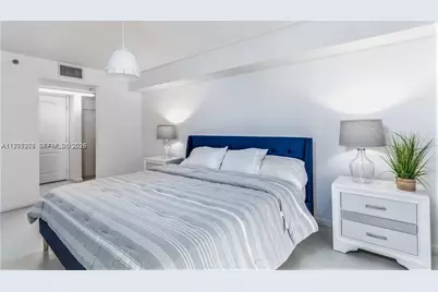 1200 Brickell Bay Dr #1808, Miami, FL 33131 - Photo 5