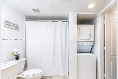 1200 Brickell Bay Dr #1808, Miami, FL 33131 - Photo 7