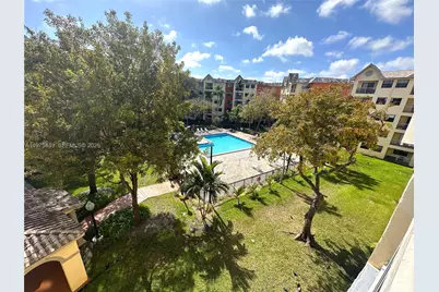 8160 Geneva Ct #404, Doral, FL 33166 - Photo 9