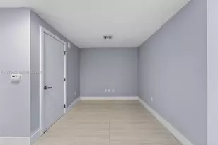 16385 Biscayne Blvd, North Miami Beach, FL 33160 - Photo 21