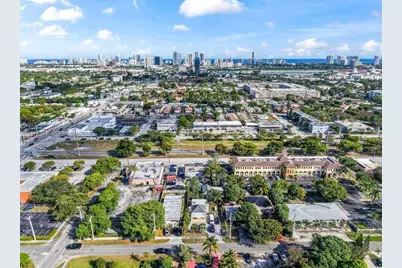 109 SW 1st Ave, Hallandale Beach, FL 33009 - Photo 23