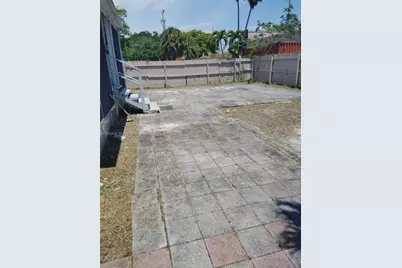 109 SW 1st Ave, Hallandale Beach, FL 33009 - Photo 23