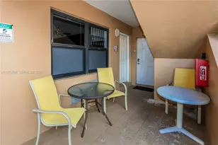 302 New Hampshire St, Hollywood, FL 33019 - Photo 3