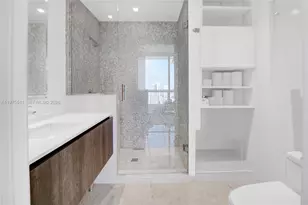 68 SE 6th St, Miami, FL 33131 - Photo 25