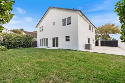 7945 NW 187th Ln, Hialeah, FL 33015 - Photo 35