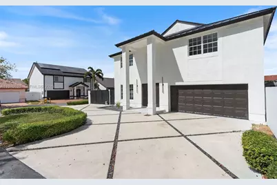 7945 NW 187th Ln, Hialeah, FL 33015 - Photo 3