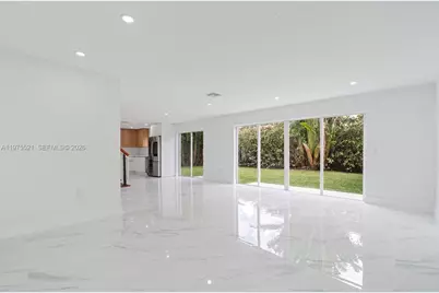 7945 NW 187th Ln, Hialeah, FL 33015 - Photo 15