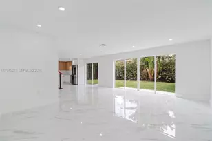 7945 NW 187th Ln, Hialeah, FL 33015 - Photo 15