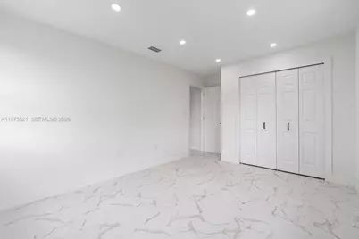 7945 NW 187th Ln, Hialeah, FL 33015 - Photo 27