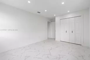 7945 NW 187th Ln, Hialeah, FL 33015 - Photo 27