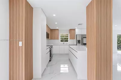 7945 NW 187th Ln, Hialeah, FL 33015 - Photo 7