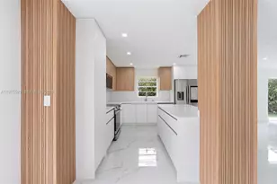 7945 NW 187th Ln, Hialeah, FL 33015 - Photo 7